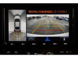 【パノラミックビューモニター】 後退時に車両の後ろ側を表示するだけでなく上から見たような映像で車庫入れなどバックする際に安心です。