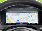 未来のコックピットのような運転席!ハンドルの奥の高画質画面は、スマホのように着せ替えできます。スピードメーターだけではなくナビの地図を画面いっぱいに映せるため、目線を外さず安全に運転できます。