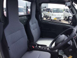 それぞれの分野のプロがお車の悩みや疑問に親身になって対応させていただきます。