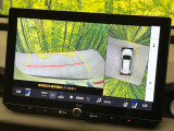 【パノラミックビューモニター】専用のカメラにより、上から見下ろしたような視点で360度クルマの周囲を確認することができます☆死角部分も確認しやすく、狭い場所での切り返しや駐車もスムーズに行えます。