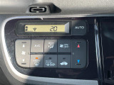 【オートエアコン】車内温度を感知して自動で温度調整をしてくれるのでいつでも快適な車内空間を創り上げます。