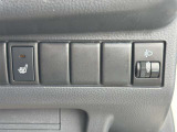 【シートヒーター】シートヒーターを装備し、寒い季節でも座席を温めて快適なドライブをサポートします。短時間で暖かさを感じられる便利な装備です。