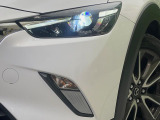 【LEDヘッドライト】悪天候や夜間走行時も良好な視界を確保し安心して運転できる高輝度LEDヘッドライトを装備!点灯速度が早く、消費電力も抑えられています。
