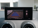 バックカメラ駐車時、後退時に後方を確認する事ができる安全快適装備になります映像だけでなくセンサーにより障害物の距離もドライバーに直感的に伝えてくれる機能になります。