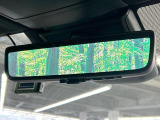【デジタルインナーミラー】後席の大きな荷物や同乗者で後方が確認しづらい時でも安心!カメラが撮影した車両後方の映像をルームミラー内に表示。クリアな視界で状況の確認が可能です!