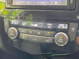 【左右独立型フルオートエアコン】運転席と助手席でそれぞれお好みの温度に設定可能。同乗者にも配慮した、快適な空調をお届け致します。