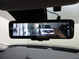 スマートルームミラー付きで後部座席に乗車してても後方がしっかり見れます