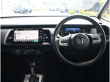 操作性に優れた運転席となります!小物入れや各ボタンの配置にこだわり、使いやすいです!座り心地もよく視認性も良好なのでロングドライブもお任せ下さい!