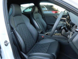 Audi車はどの車種も全てレザーハンドルです。そこにはAudiのこだわりがあり質感の高いレザーでしっかりと手に馴染み、高級感を演出します。