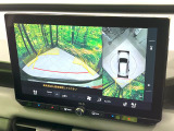 【パノラミックビューモニター】専用のカメラにより、上から見下ろしたような視点で360度クルマの周囲を確認することができます☆死角部分も確認しやすく、狭い場所での切り返しや駐車もスムーズに行えます。