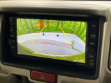 【バックカメラ】駐車時に後方がリアルタイム映像で確認できます。大型商業施設や立体駐車場での駐車時や、夜間のバック時に大活躍!運転スキルに関わらず、今や必須となった装備のひとつです!