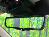 【デジタルインナーミラー】後席の大きな荷物や同乗者で後方が確認しづらい時でも安心!カメラが撮影した車両後方の映像をルームミラー内に表示。クリアな視界で状況の確認が可能です!