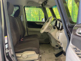運転席シート廻りは使用感も少なく、良好な状態となっています。丁寧に使われていたことがよくわかりますね。