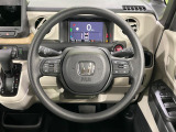 インテリアに合わせたデザインのステアリングは、運転される方のことも考え、運転しやすい形状、大きさです。是非一度、実際に触ってお確かめください。