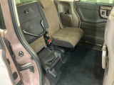 後席をはね上げれば、「もうひとつの荷室」が生まれます。
