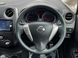 インテリアに合わせたデザインのステアリングは、運転される方のことも考え、運転しやすい形状、大きさです。是非一度、実際に触ってお確かめください。
