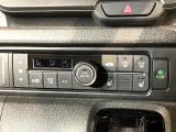 【シートヒーター】寒い日に重宝するシートヒーター!エアコンより早く温まってくれるので寒がりの人も安心ですね♪エアコンの温風は乾燥するから苦手、という方にもをおすすめです。