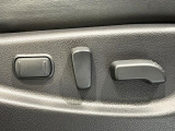 【パワーシート】スイッチ一つで簡単にシートの微調整が可能!電動だから力もいりません!快適なシートポジションにセットして、快適なドライブをお楽しみください。