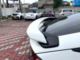 【大型リヤスポイラー】スポーツカーらしさがグッと引き立つ大型リヤスポイラーを装着♪高速走行時のスタビリティ(走行安定性)向上に役立ちます。