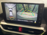 【パノラマモニター】専用のカメラにより、上から見下ろしたような視点で360度クルマの周囲を確認することができます☆死角部分も確認しやすく、狭い場所での切り返しや駐車もスムーズに行えます。
