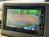 【バックカメラ】駐車時に後方がリアルタイム映像で確認できます。大型商業施設や立体駐車場での駐車時や、夜間のバック時に大活躍!運転スキルに関わらず、今や必須となった装備のひとつです!