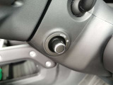 【電動コラム】シートメモリーと合わせて使用すると複数人運転する場合は、お好きなポジションを記憶する事ができます。細かな調節も可能なため、ストレスなく運転が出来ます。