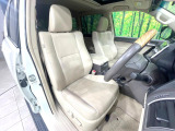 運転席シート廻りは使用感も少なく、良好な状態となっています。丁寧に使われていたことがよくわかりますね。