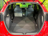 普段のお買い物や通勤、送迎等に十分な荷室スペースを確保しております。セカンドシートを倒すと、大きな荷物の積載も可能です♪