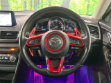 【パドルシフト】ハンドルから手を離さずに素早くシフトアップ&ダウンができるので、エンジンブレーキを使う下り坂や高速道路の合流で加速したい場面で役立ちます。