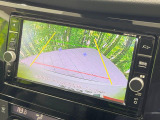 【バックカメラ】駐車時に後方がリアルタイム映像で確認できます。大型商業施設や立体駐車場での駐車時や、夜間のバック時に大活躍!運転スキルに関わらず、今や必須となった装備のひとつです!