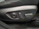 【パワーシート】電動でシートポジションの変更が可能です。手動式より細かくシート設定が可能ですのでより快適な姿勢でドライブを楽しんで頂けるでしょう。