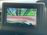 【バックカメラ】駐車時に後方がリアルタイム映像で確認できます。大型商業施設や立体駐車場での駐車時や、夜間のバック時に大活躍!運転スキルに関わらず、今や必須となった装備のひとつです!
