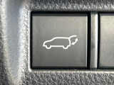 【パワーバックドア】スマートキーや運転席のボタンを押すだけでリアゲートが自動で開閉します!荷物を持っている時や、高い位置にあるバックドアを閉める際に便利な機能です♪