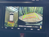 【パノラミックビューモニター】専用のカメラにより、上から見下ろしたような視点で360度クルマの周囲を確認することができます☆死角部分も確認しやすく、狭い場所での切り返しや駐車もスムーズに行えます。