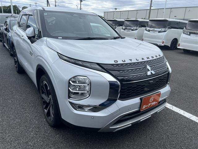 アウトランダー PHEV 2.4 G 4WD 禁煙車 純正9インチナビ 全周囲カメラ