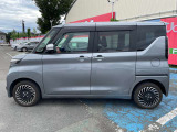 両側オートスライドドア装備!運転席やドアのスイッチで開閉操作できるので便利ですよ!