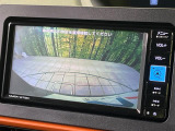 【バックカメラ】駐車時に後方がリアルタイム映像で確認できます。大型商業施設や立体駐車場での駐車時や、夜間のバック時に大活躍!運転スキルに関わらず、今や必須となった装備のひとつです!