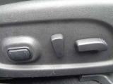 スライド、リクライニング、リフタ-、ランバ-サポ-トをすべて電動で調整可能。お好みのポジションが見つかる運転席パワ-シ-ト。お問い合わせは03-5672-1023へ