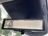 スマートルームミラーになっています 8人乗車時でも後方確認ができます