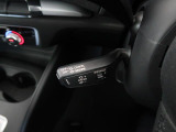 アダプティブクルーズコントロール機能搭載。前方の車両の速度に合わせて車間距離を一定に保ち、自動的にアクセル・ブレーキを調整します。