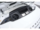 3.0L 水平対向6気筒DOHCツインターボ、370PS、全長&times;全幅&times;全高:4,519 &times; 1,852 &times;1,290mm