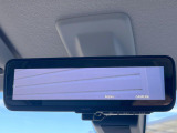 【三菱e-Assist】走行中に前方の車両等を認識し、衝突しそうな時は警報とブレーキで衝突回避と被害軽減をアシスト。より安全にドライブをお楽しみいただけます。