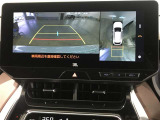 パノラミックビューモニター付きです。車両を上から見たような映像をディスプレイオーディオ画面に表示。運転席からの目視だけでは見にくい、車両周辺の状況をリアルタイムでしっかり確認できます。