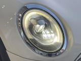 ●LEDヘッドライト:夜間走行時も良好な視界を確保し安心して運転できる高輝度LEDヘッドライトを装備!点灯速度が早く、消費電力も抑えられています。