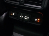 後部席に座る方にも、移動の時間を愉しく過ごしてもらうために、後部USB電源を標準装備しました。