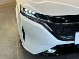 【LEDヘッドライト】悪天候や夜間走行時も良好な視界を確保し安心して運転できる高輝度LEDヘッドライトを装備!点灯速度が早く、消費電力も抑えられています。