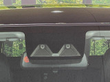 【スマートアシスト】走行中に前方の車両等を認識し、衝突しそうな時は警報とブレーキで衝突回避と被害軽減をアシスト。より安全にドライブをお楽しみいただけます。
