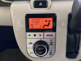 オートエアコンなので室内で快適に過ごせます。