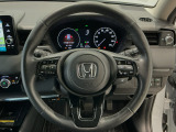 運転にかかわる様々な操作を安全に行えるように視点移動が少なく操作性に配慮されたスイッチ類が凝縮されたコクピットです。