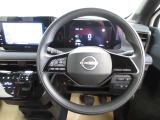 運転が楽しくなる明るく開放的な運転席まわりです。